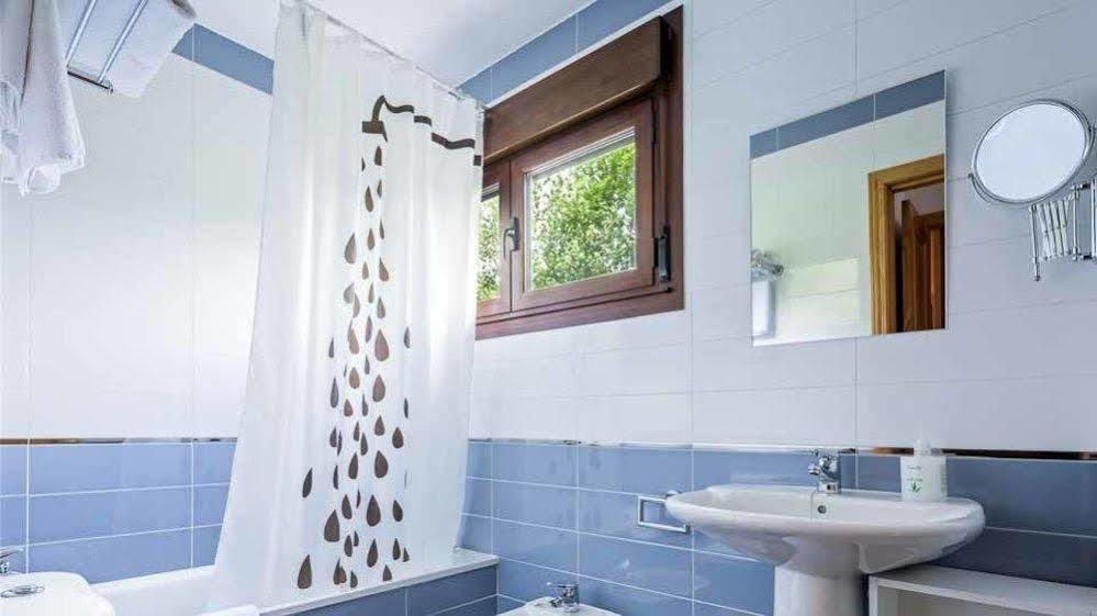 Apartamentos El Caxigu Аренас-де-Кабралес Экстерьер фото
